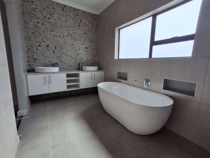 3 Bedroom Property for Sale in Sandy Point Western Cape